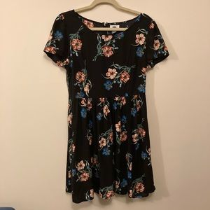 Old Navy • Black Floral Flowy Dress Women’s Size 8